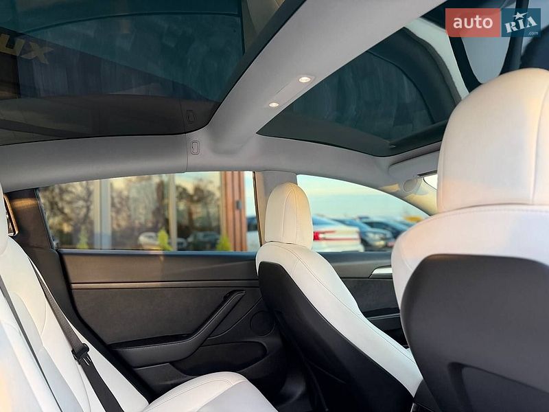 Седан Tesla Model 3 2021 в Коломые