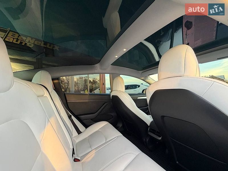 Седан Tesla Model 3 2021 в Коломые