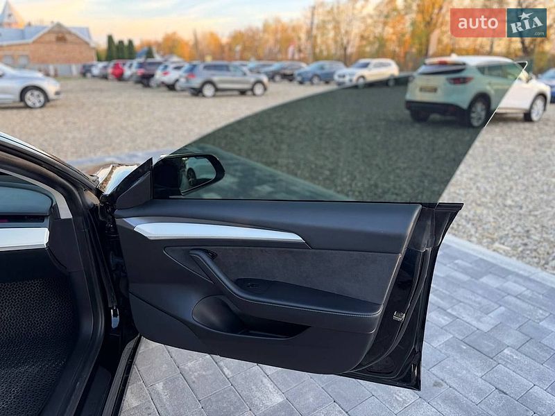 Седан Tesla Model 3 2021 в Коломые