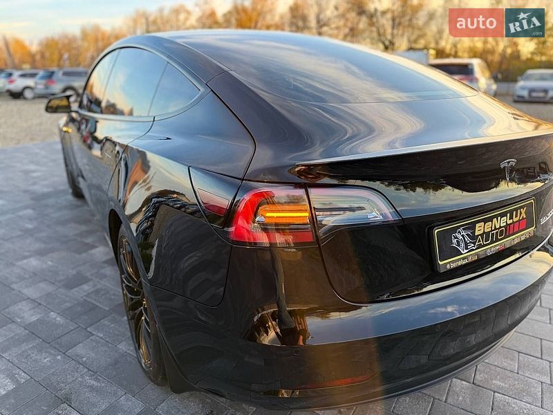 Седан Tesla Model 3 2021 в Коломые