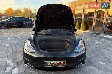 Седан Tesla Model 3 2021 в Коломые