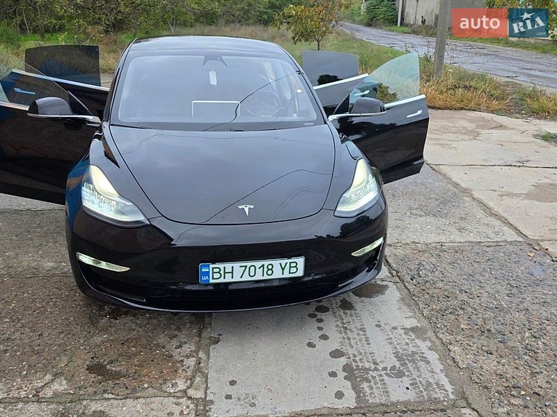 Седан Tesla Model 3 2018 в Білгороді-Дністровському