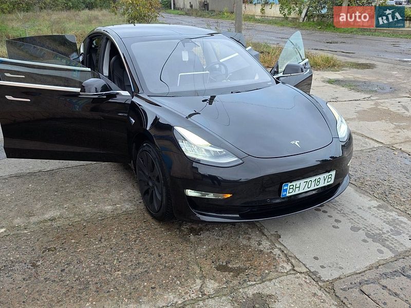 Седан Tesla Model 3 2018 в Білгороді-Дністровському