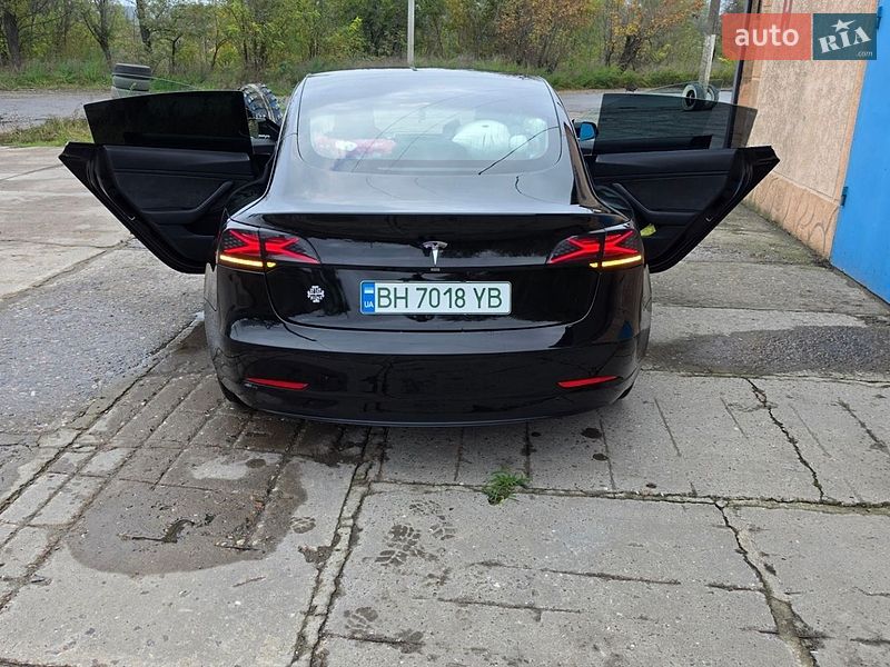 Седан Tesla Model 3 2018 в Білгороді-Дністровському