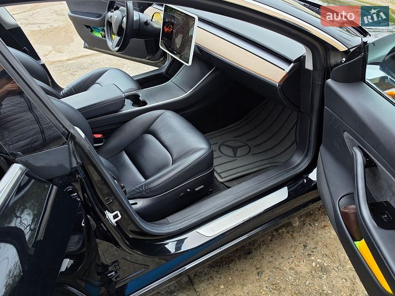 Седан Tesla Model 3 2018 в Білгороді-Дністровському