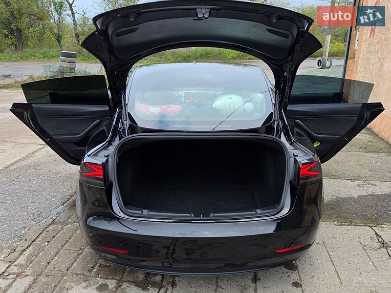 Седан Tesla Model 3 2018 в Білгороді-Дністровському