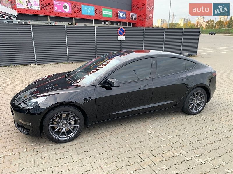 Седан Tesla Model 3 2022 в Києві