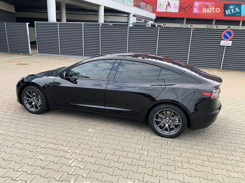 Седан Tesla Model 3 2022 в Києві