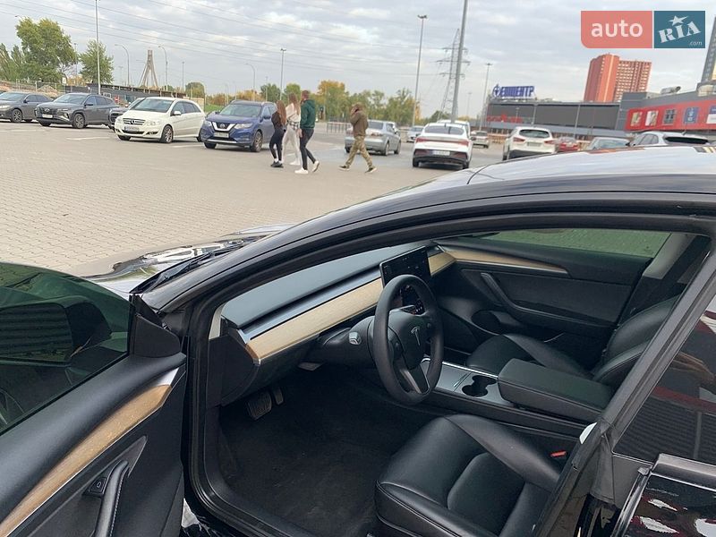 Седан Tesla Model 3 2022 в Києві