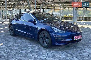 Седан Tesla Model 3 2019 в Львові