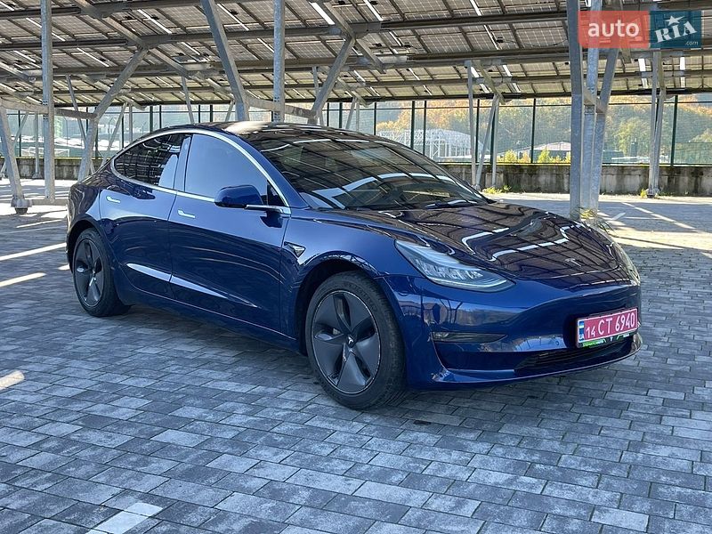 Седан Tesla Model 3 2019 в Львові