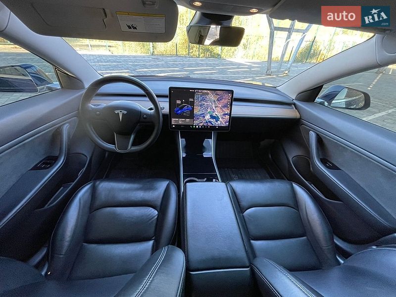 Седан Tesla Model 3 2019 в Львові