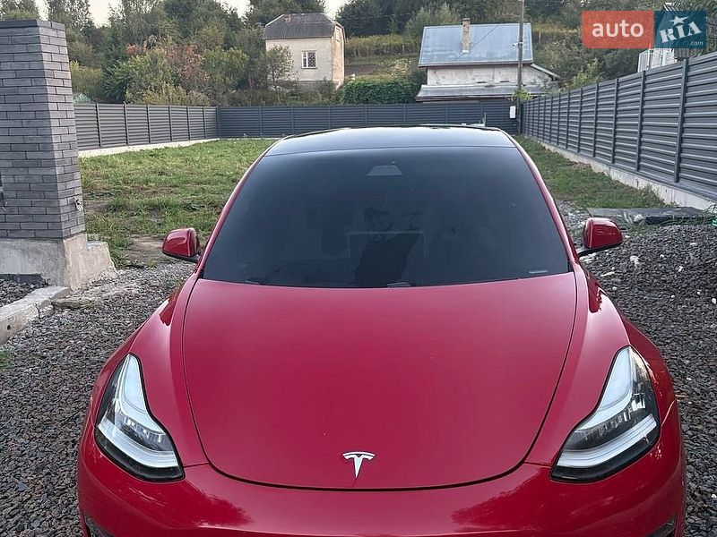 Седан Tesla Model 3 2020 в Львові