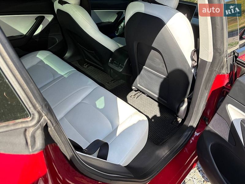 Седан Tesla Model 3 2020 в Львові