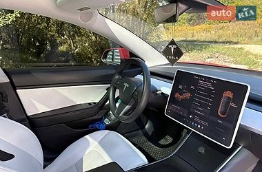 Седан Tesla Model 3 2020 в Львові