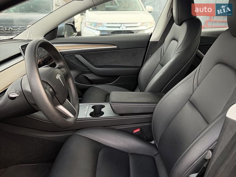 Седан Tesla Model 3 2023 в Дніпрі