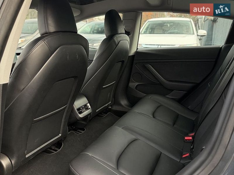 Седан Tesla Model 3 2023 в Дніпрі