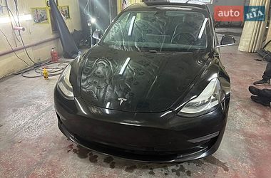 Седан Tesla Model 3 2020 в Косове