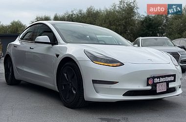 Седан Tesla Model 3 2021 в Ровно
