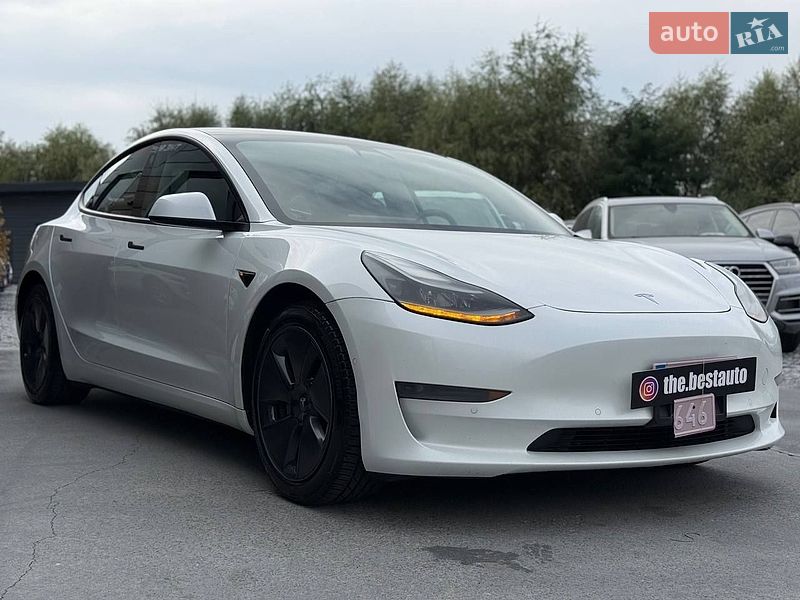 Седан Tesla Model 3 2021 в Рівному