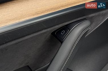 Седан Tesla Model 3 2021 в Рівному