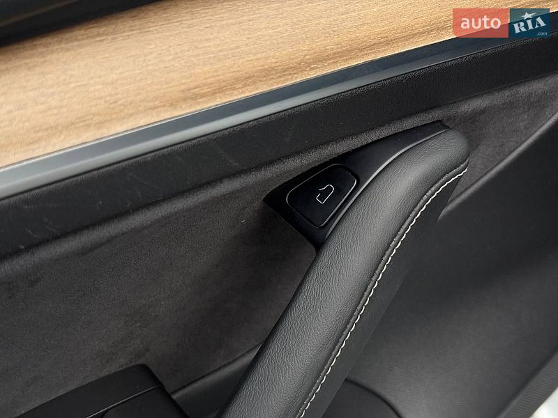 Седан Tesla Model 3 2021 в Рівному