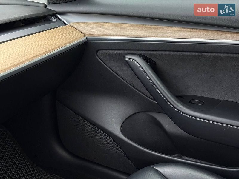 Седан Tesla Model 3 2021 в Рівному