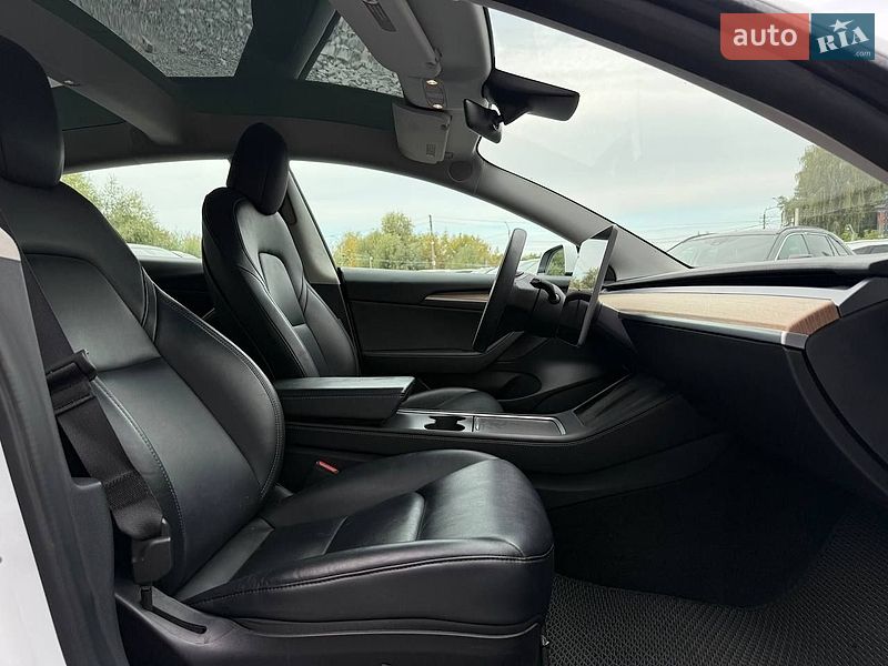 Седан Tesla Model 3 2021 в Рівному