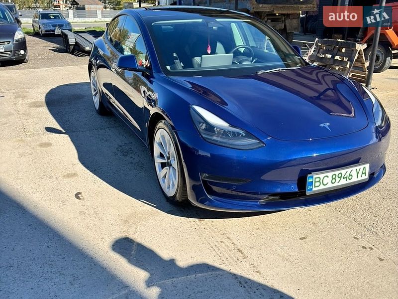 Седан Tesla Model 3 2022 в Львове