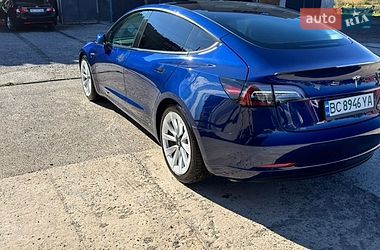 Седан Tesla Model 3 2022 в Львове