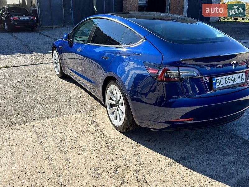 Седан Tesla Model 3 2022 в Львове