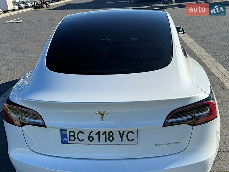 Седан Tesla Model 3 2022 в Львове