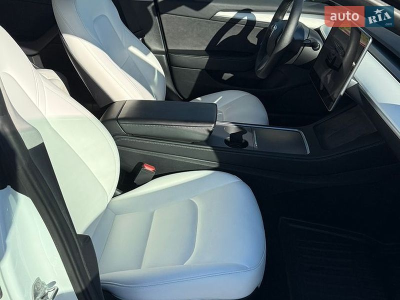Седан Tesla Model 3 2022 в Львове