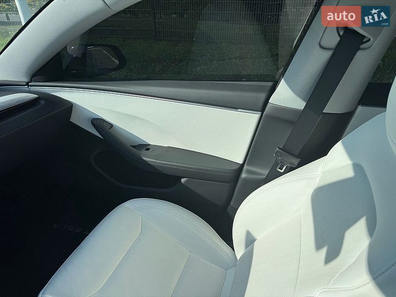 Седан Tesla Model 3 2025 в Харькове
