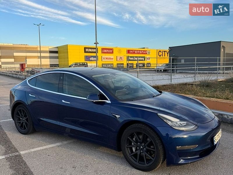 Седан Tesla Model 3 2019 в Рівному