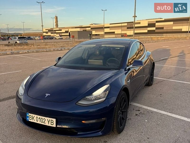 Седан Tesla Model 3 2019 в Рівному