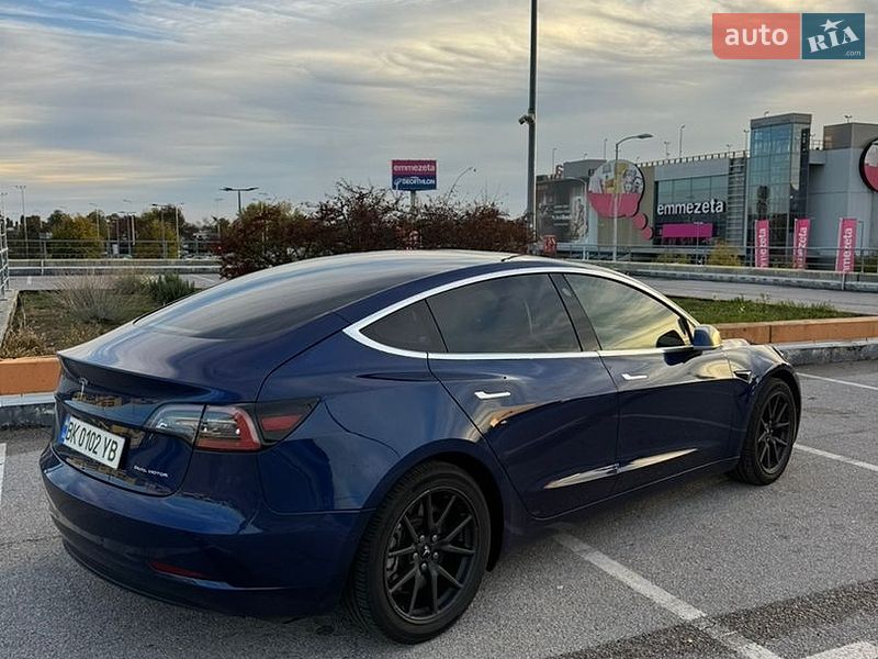 Седан Tesla Model 3 2019 в Рівному