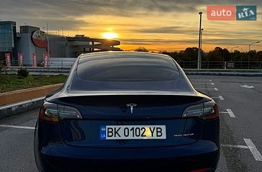 Седан Tesla Model 3 2019 в Рівному