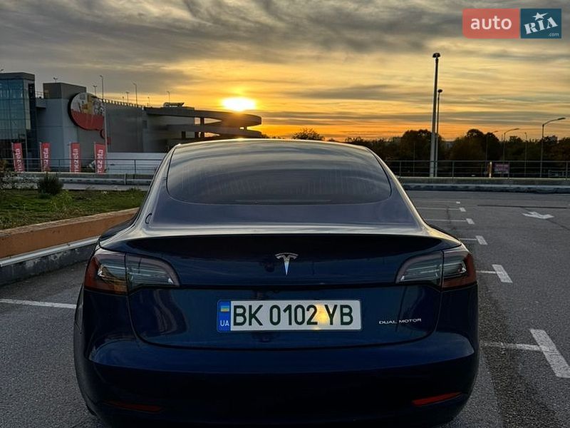 Седан Tesla Model 3 2019 в Рівному