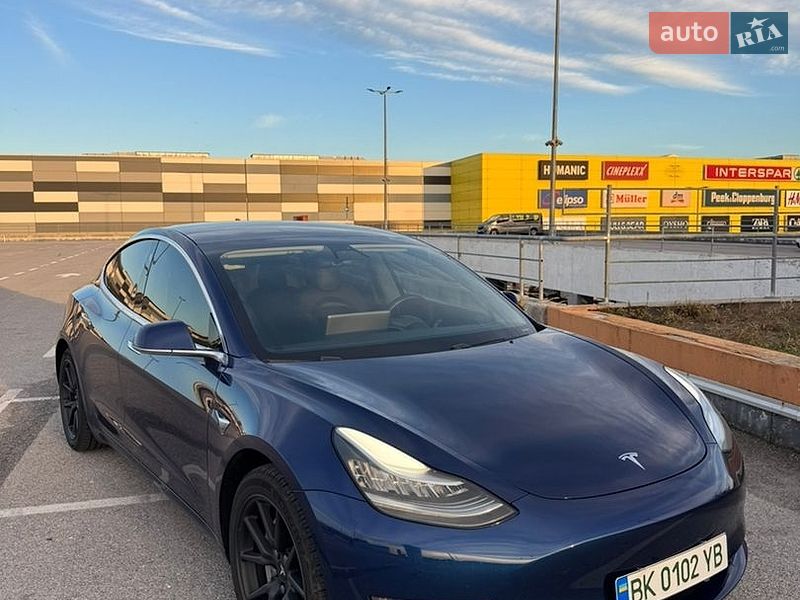 Седан Tesla Model 3 2019 в Рівному
