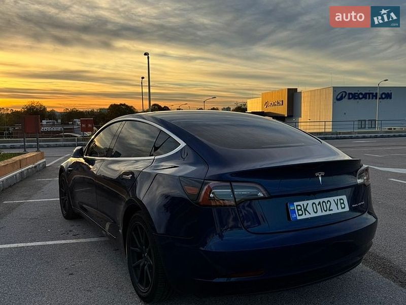 Седан Tesla Model 3 2019 в Рівному