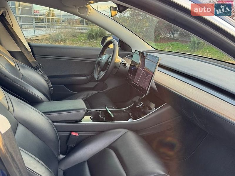 Седан Tesla Model 3 2019 в Рівному
