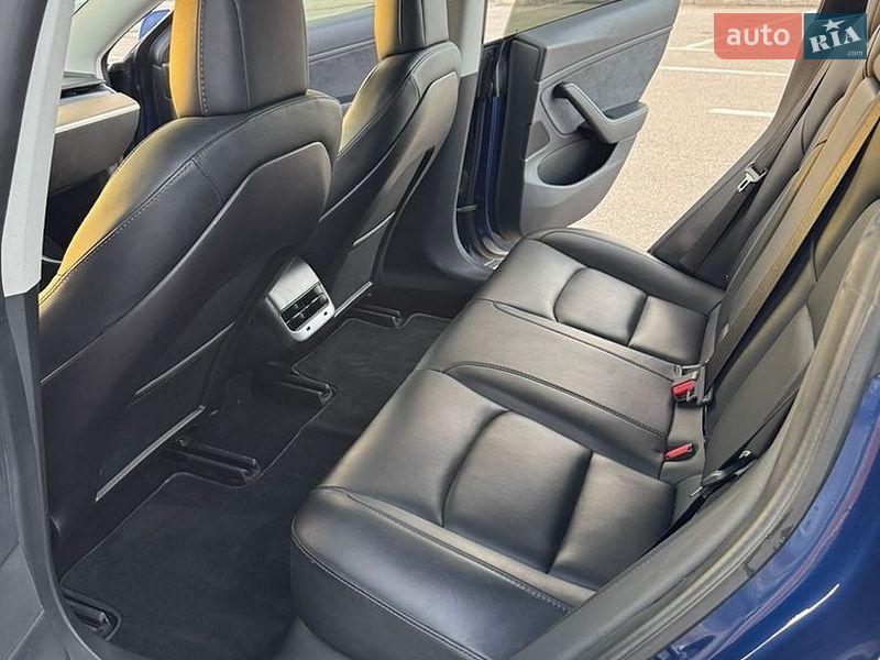 Седан Tesla Model 3 2019 в Рівному