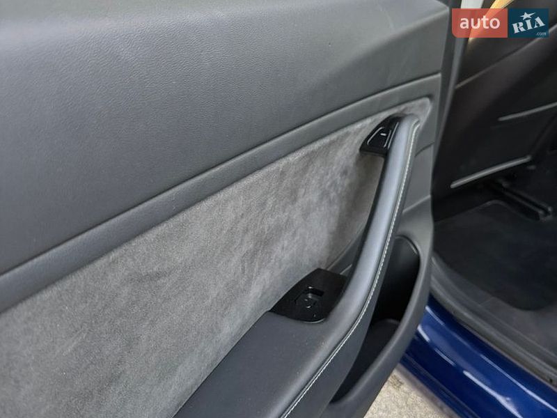 Седан Tesla Model 3 2019 в Рівному