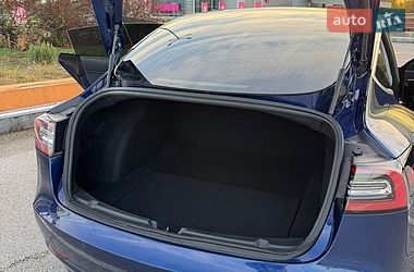 Седан Tesla Model 3 2019 в Рівному