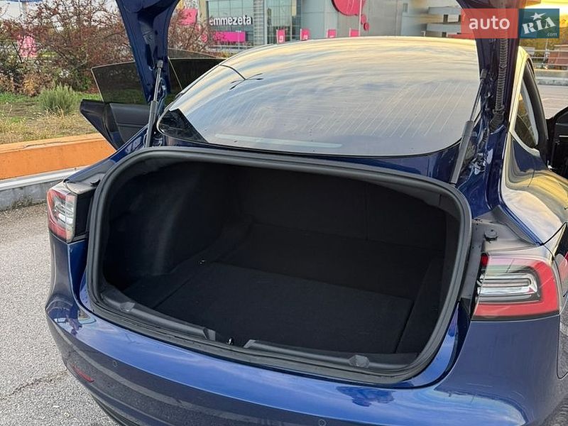 Седан Tesla Model 3 2019 в Рівному