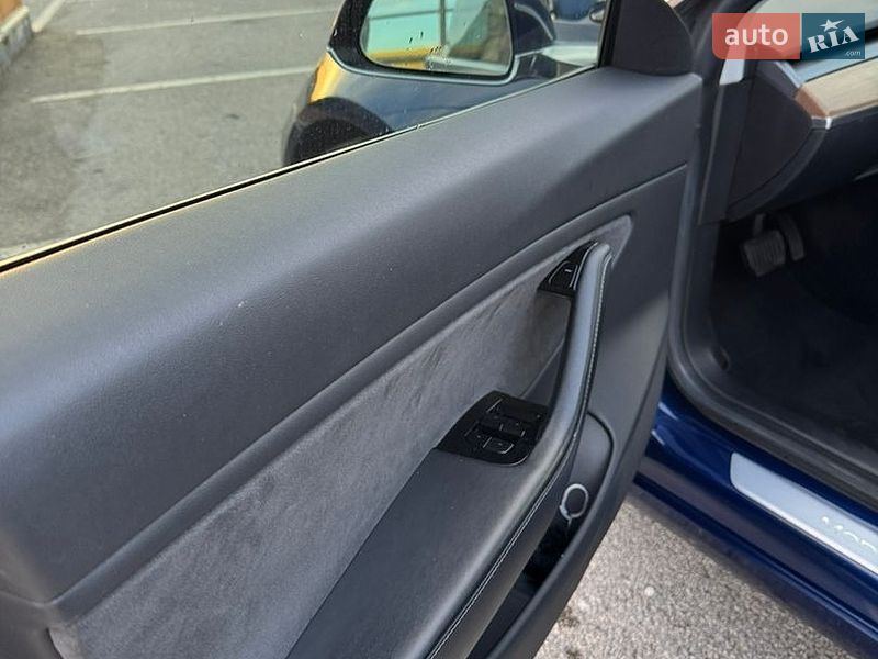 Седан Tesla Model 3 2019 в Рівному