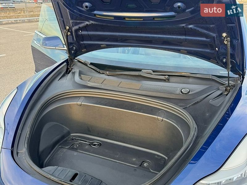 Седан Tesla Model 3 2019 в Рівному