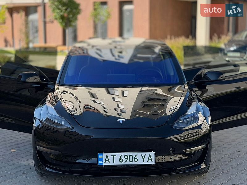 Седан Tesla Model 3 2022 в Івано-Франківську