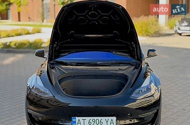 Седан Tesla Model 3 2022 в Івано-Франківську